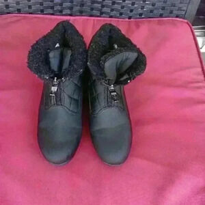 Sporto waterproof ankle boots.